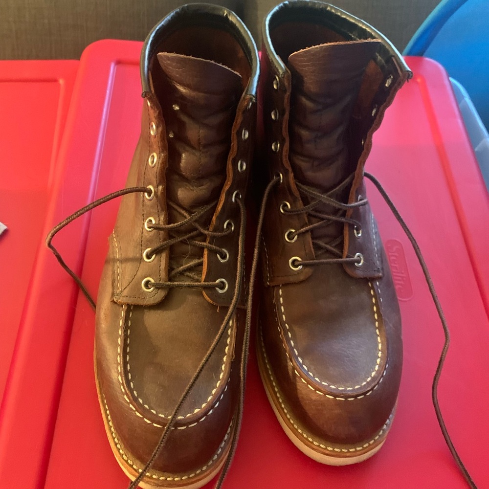 Red Wing Classic Moc! Barely worn! Box Included!